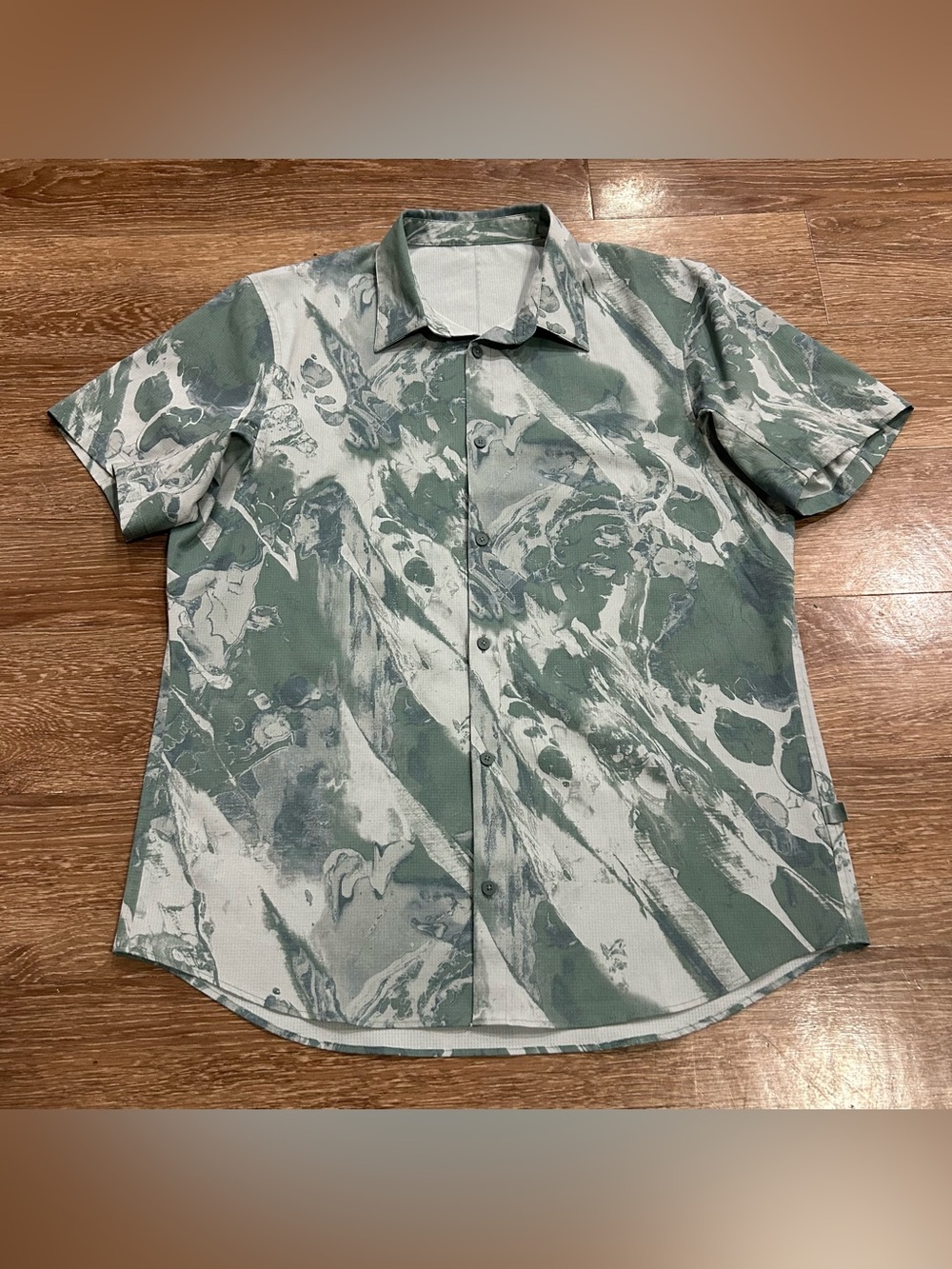 Lululemon Airing Easy Shirt Men’s XL Green Gray Marble Print Short Sleeve